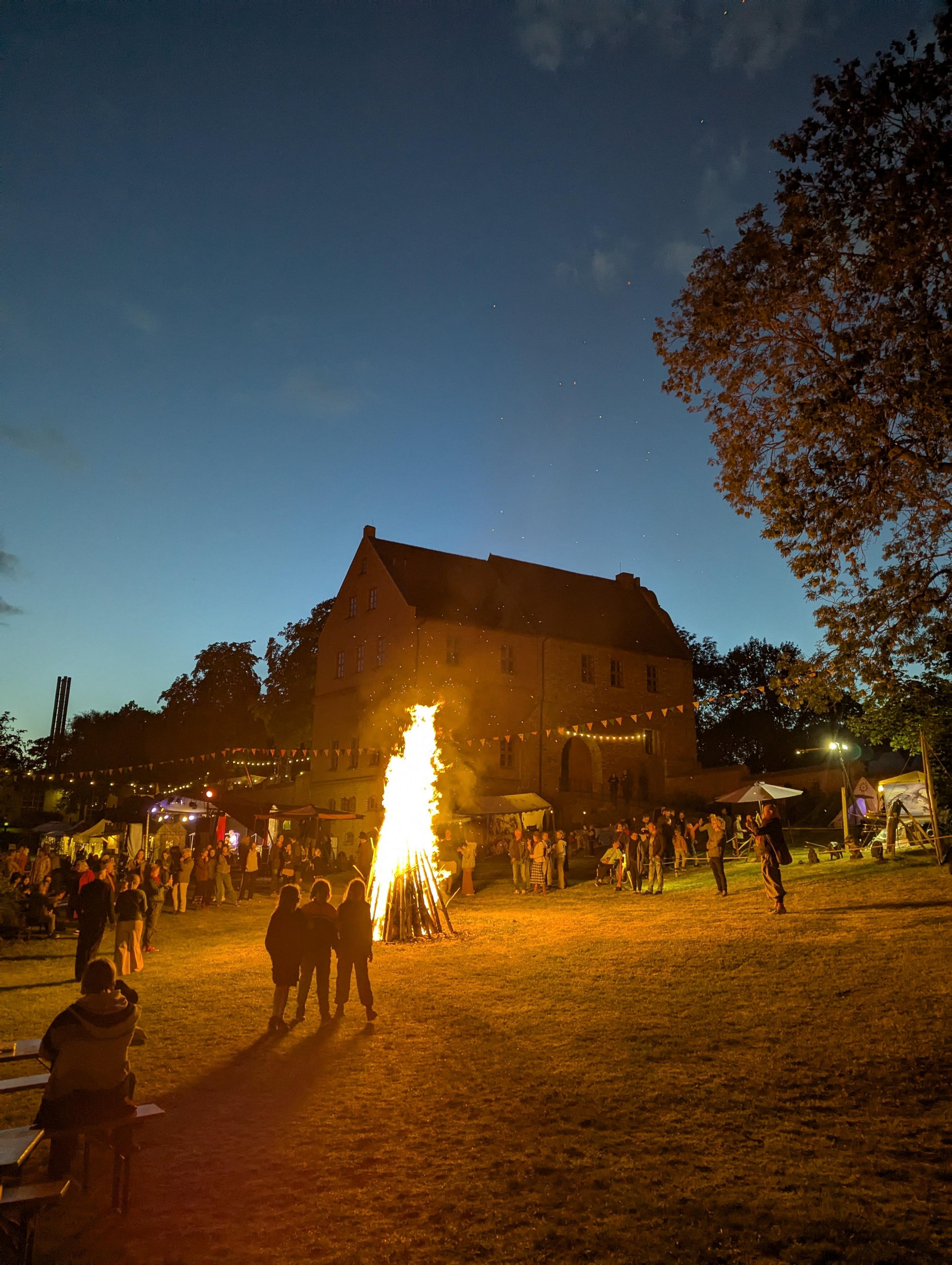 Burgfest mit Lagerfeuer